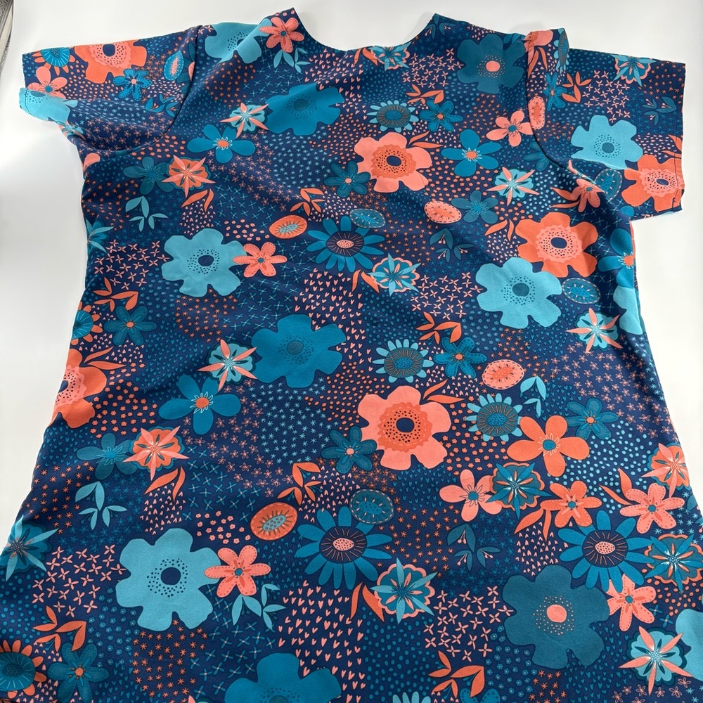 Wonder Wink Women's Blue Floral Scrub Top Medium - Picture 3 of 3